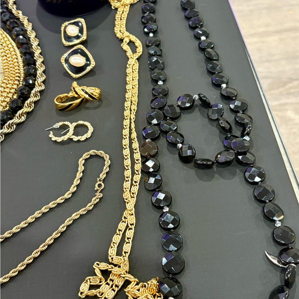 Vintage Jewelry Lot Black & Gold Statement Necklace Earrings Bracelets Chains - Picture 6 of 9